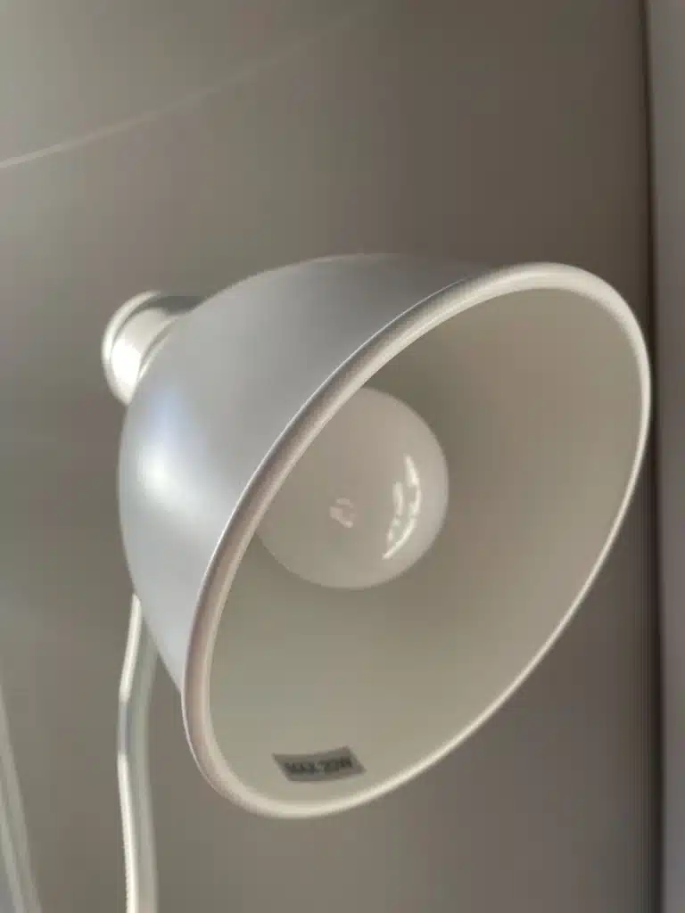 En LED-lampa i en lampskärm
